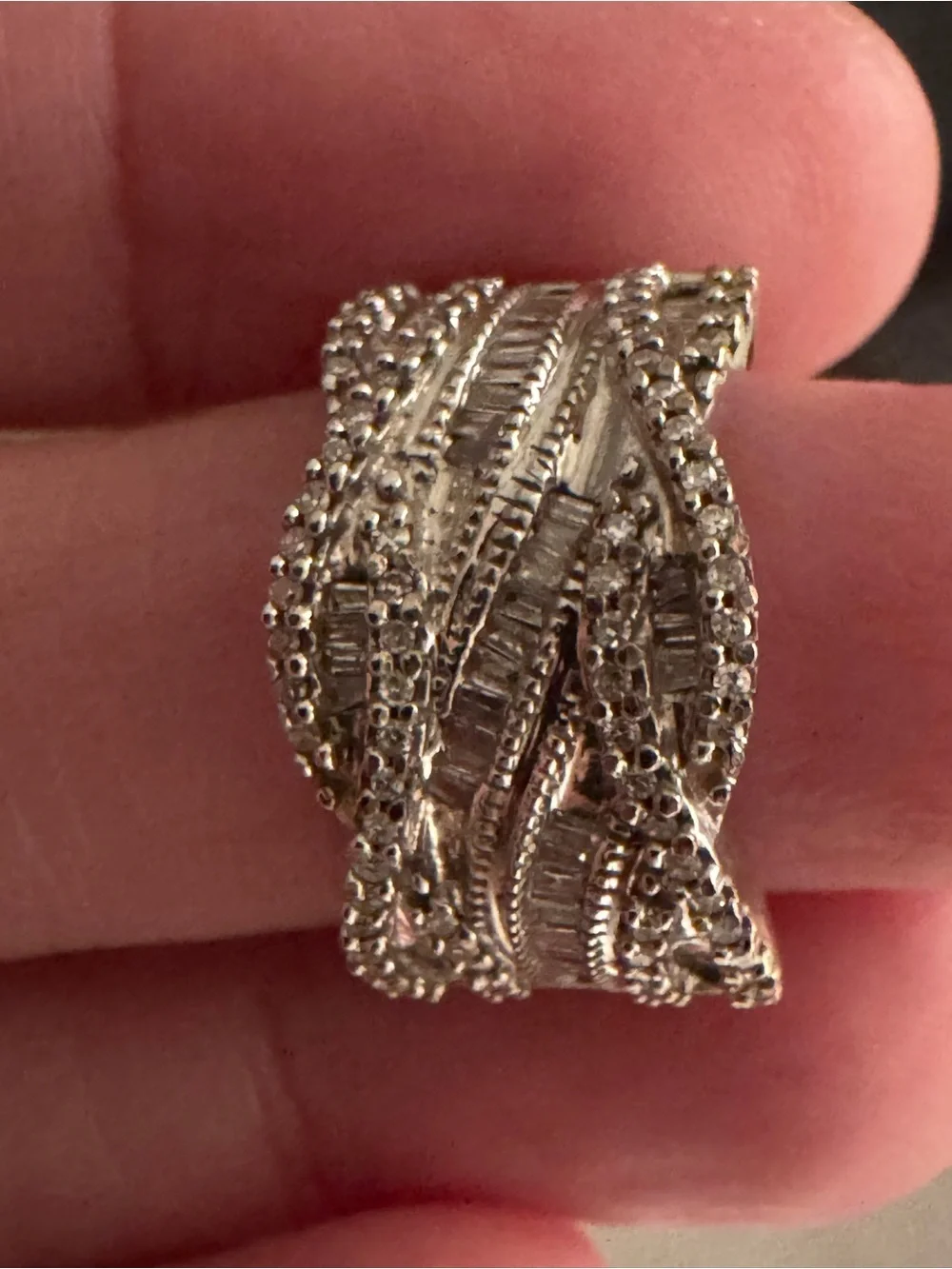 White Gold 10K 1 carat total weight diamond ring
